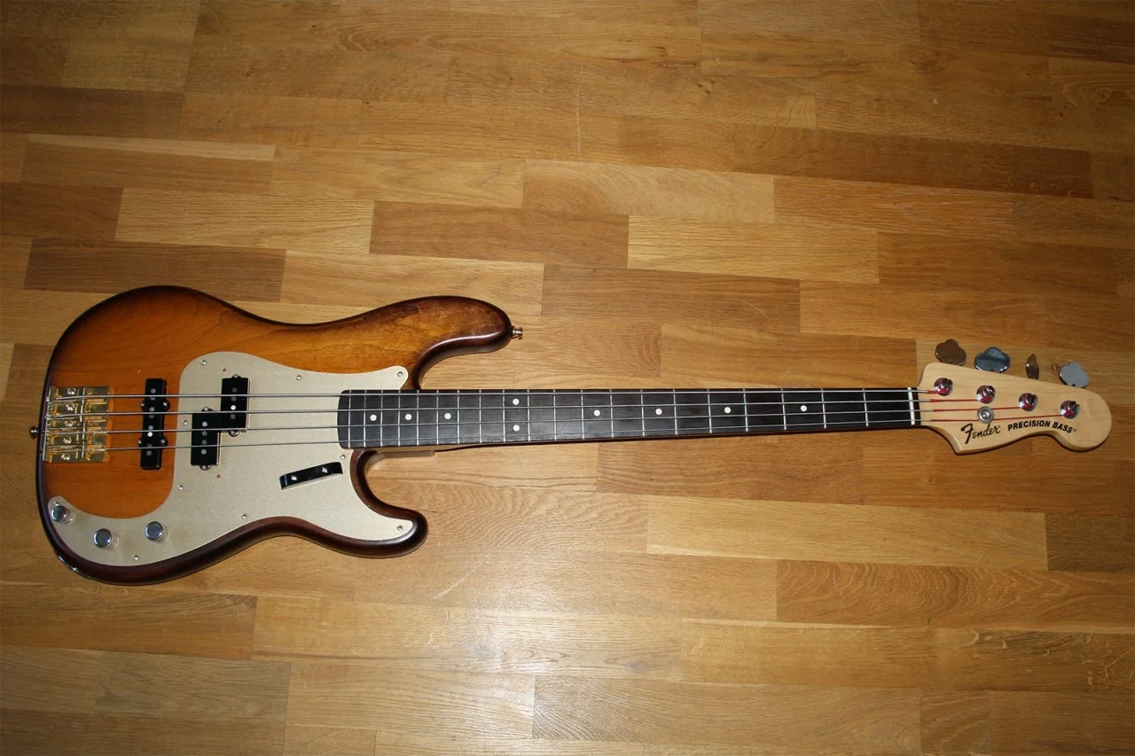 Fender-USA-PJ-VIB-precision-Bass.webp