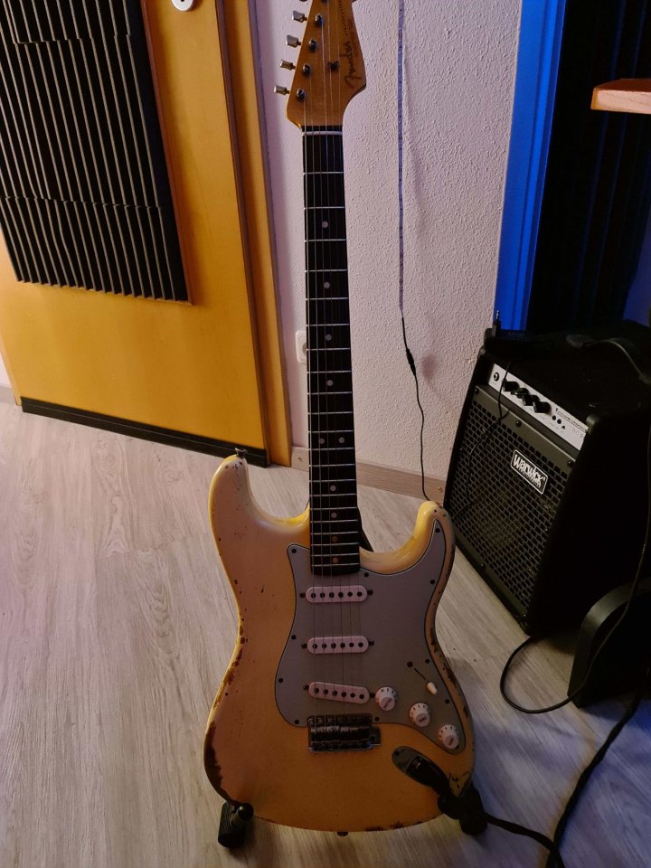 FenderCS.jpg