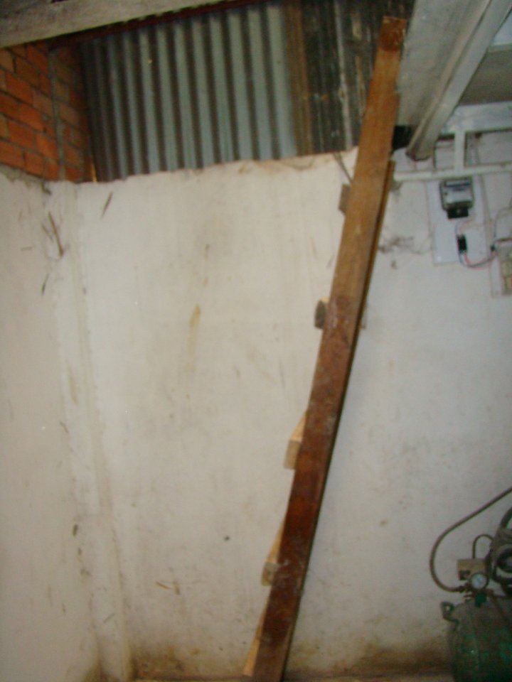 finishing_room_stairway.JPG
