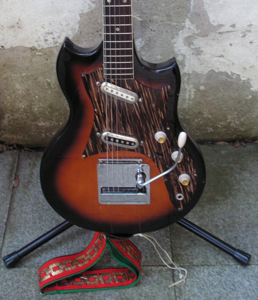 Framus Strato 1:155 65K body 1.jpg