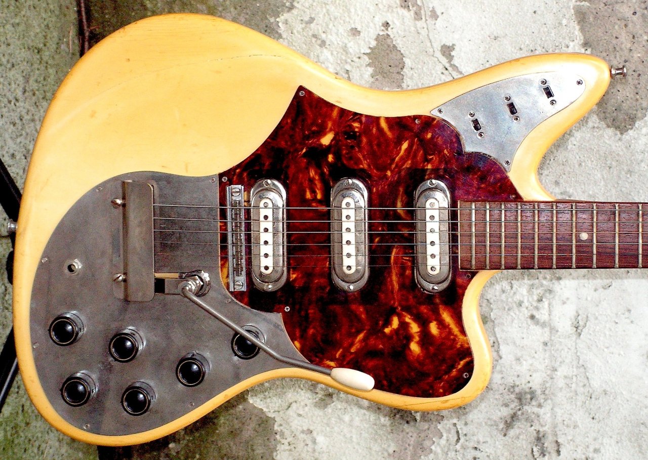 Framus Strato Deluxe body.jpg