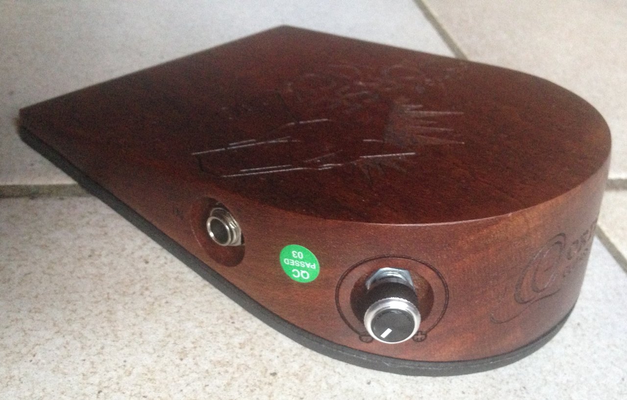 Review] Digitale Akustik-Stompbox Ortega Horse Kick Pro
