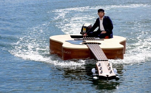 funny guitar 2010.jpg
