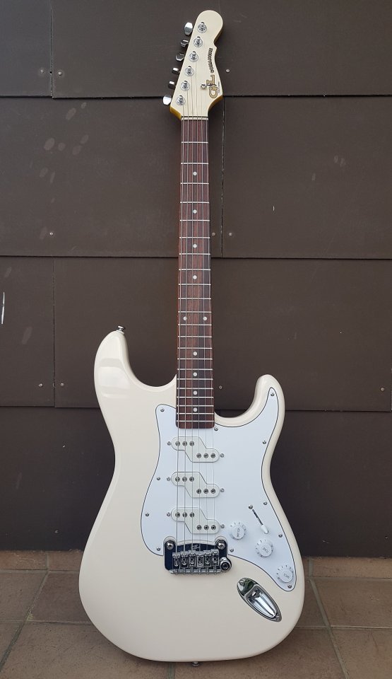 G&L Comanche 01_K.jpg