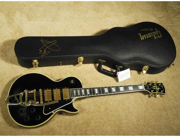 gibson-custom-jimmy-page-les-paul-custom-vos-signed-electric-guitar-with-bigsby-xl.jpg