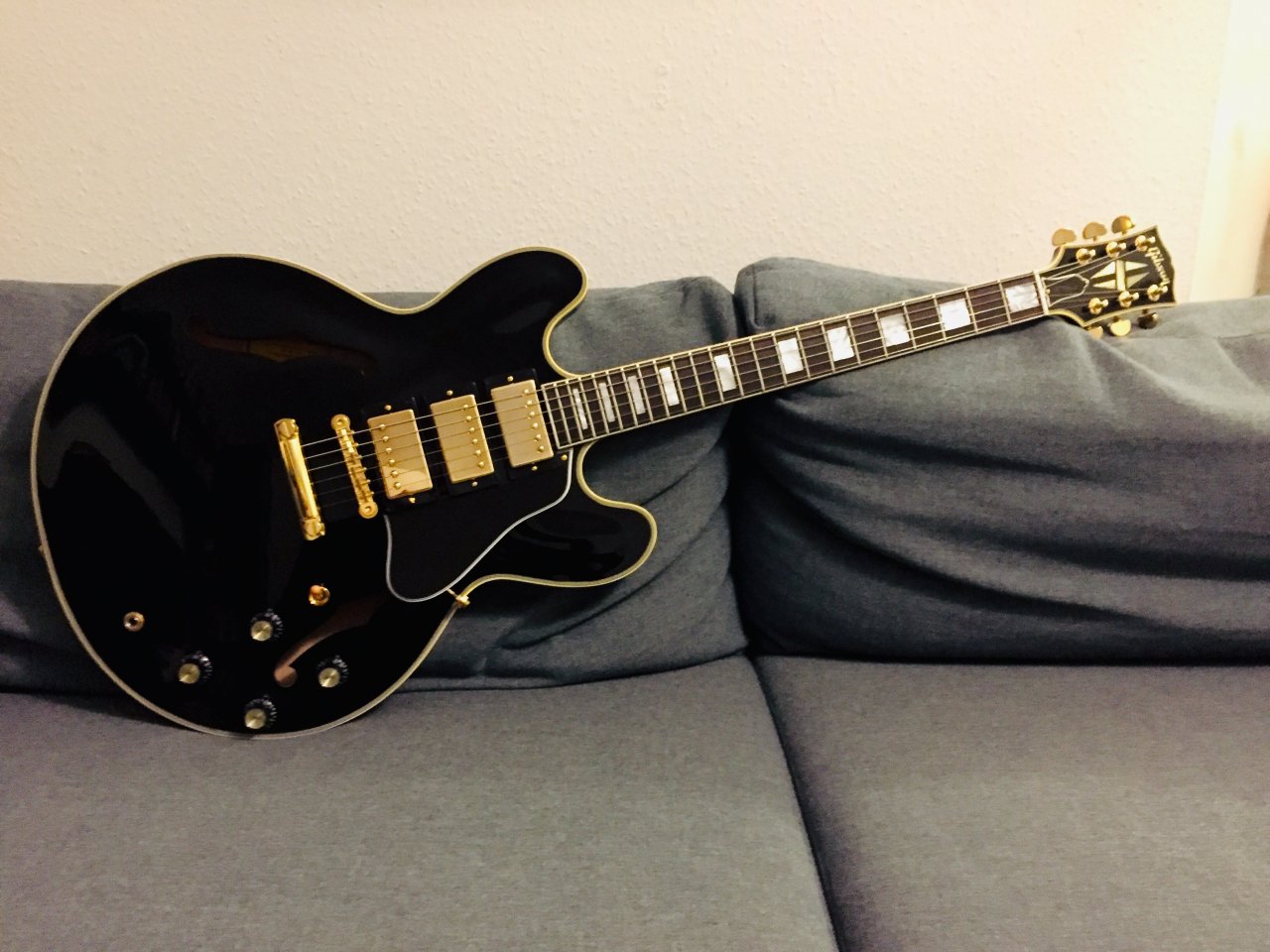 Gibson ES 355 Black Beauty.jpg
