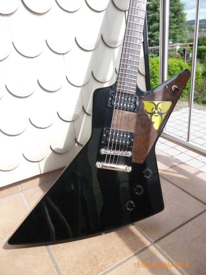 Gibson Explorer 02.jpg