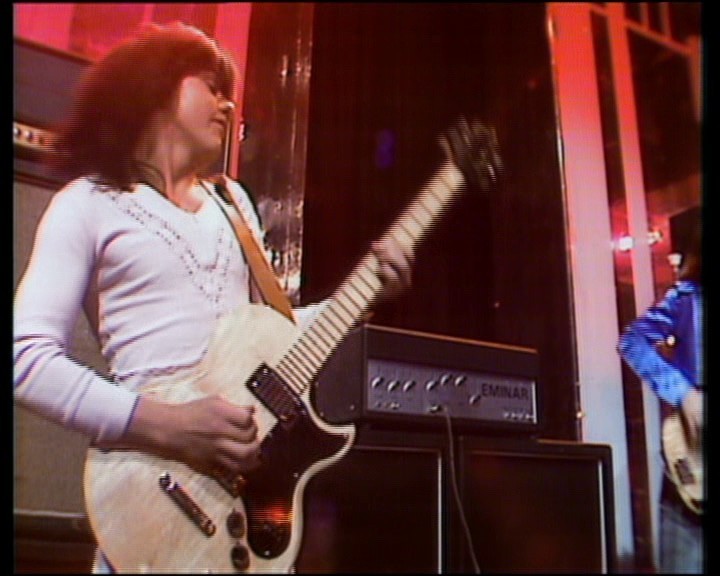 Gibson L6S-Angus Young ACDC.jpg
