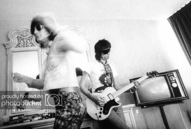 Gibson L6S-Keith Richards.jpg