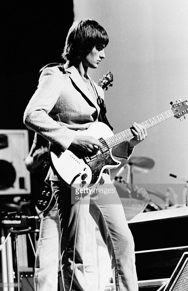 Gibson L6S-Mike Oldfield2.jpg