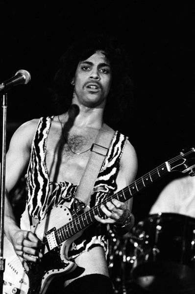 Gibson L6S-Prince.jpg