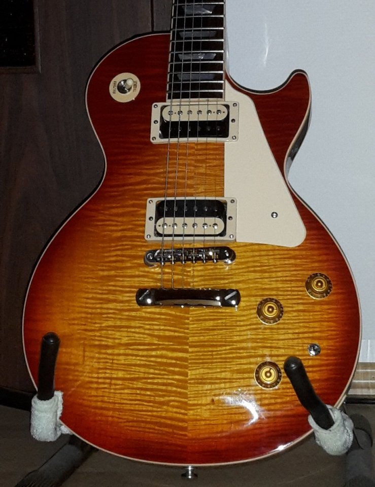 Gibson Les Paul Classic 2015 002_K1.jpg