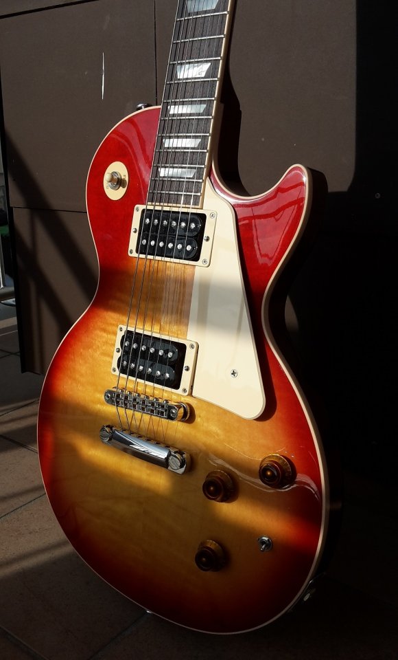 Gibson Les Paul Less+ 2015 004_K.jpg