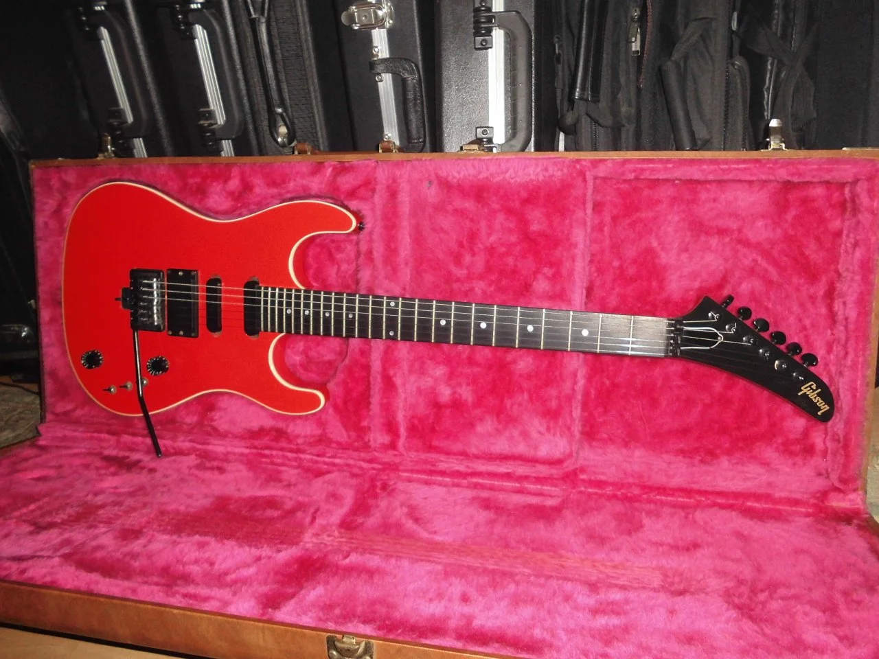 Gibson U2 Fer Fen Red BX_02.webp