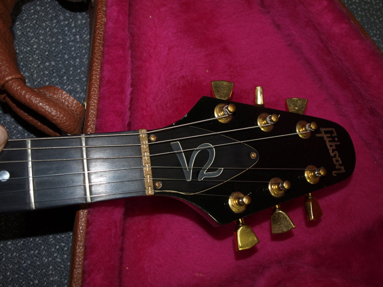 Gibson V2 (6).JPG