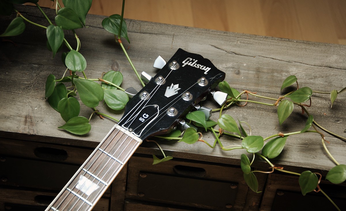 Gibson_SG_Headstock_2.jpg