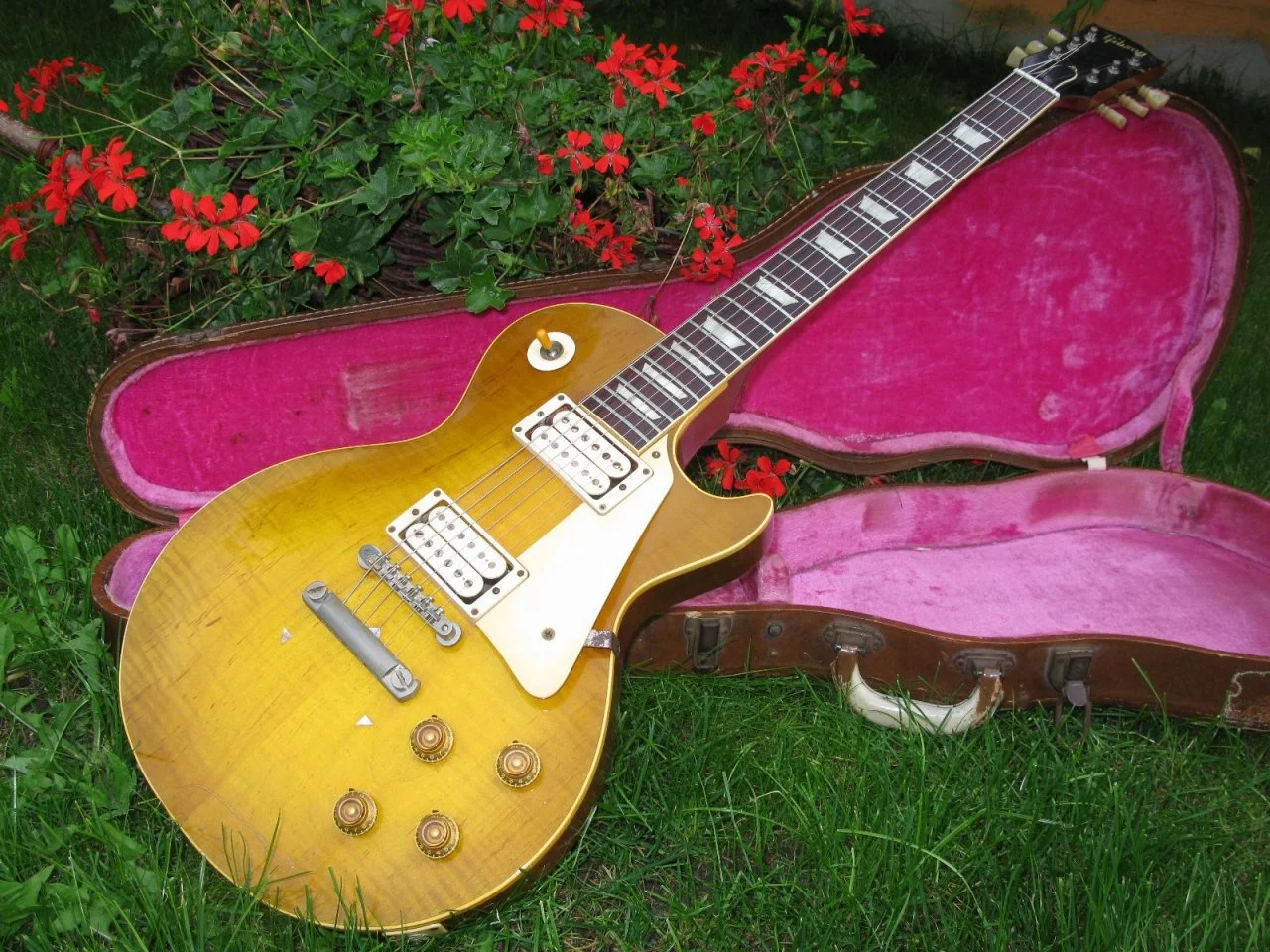 GiLP60_1930_outside7.jpg