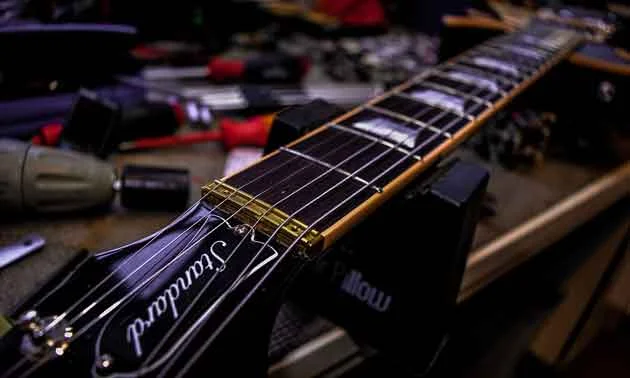 Mini-Workshop: Gitarrensaiten wechseln 