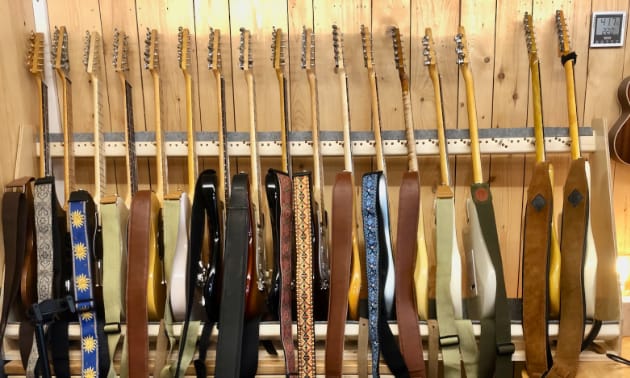 guitar_stand.jpg