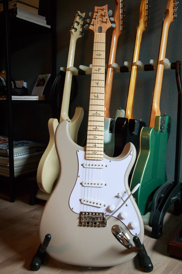 Guitars_new_02.jpg