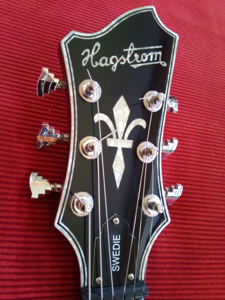 Hagstrom_Headstock.jpg