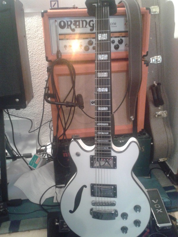 hagstromdeuce.jpg