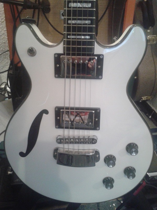 hagstromdeuce2.jpg