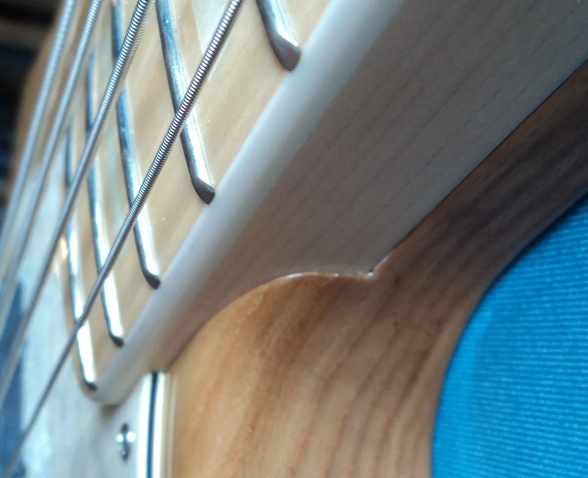 Halstasche_4String_2.jpg