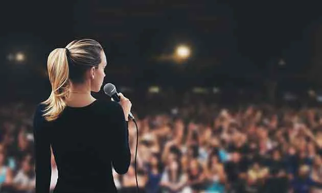 Mini-Workshop: Der korrekte Griff des Mikrofons 