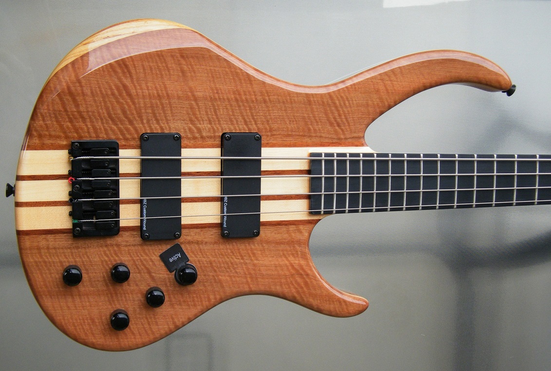 Harley Benton BZ-4000 NT (1) klein.jpg