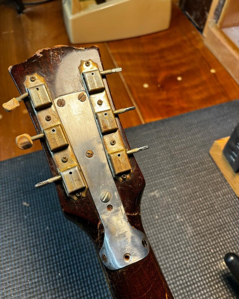 headstock.jpg