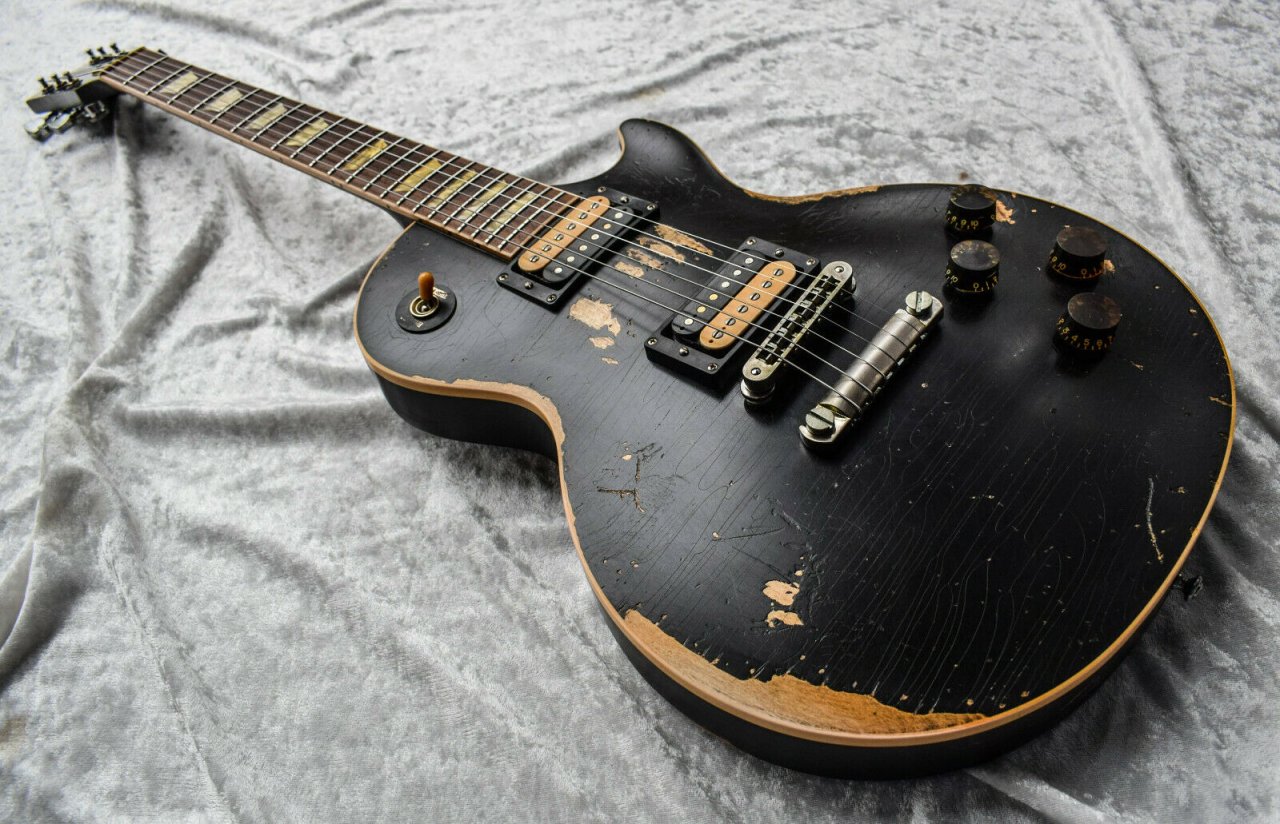 Heavy-Aged-Gibson-Les-Paul-Traditional-Pro-2010.jpg