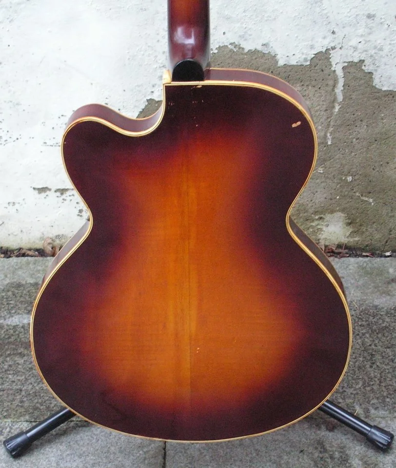 Höfner 4500 1969 body back.webp