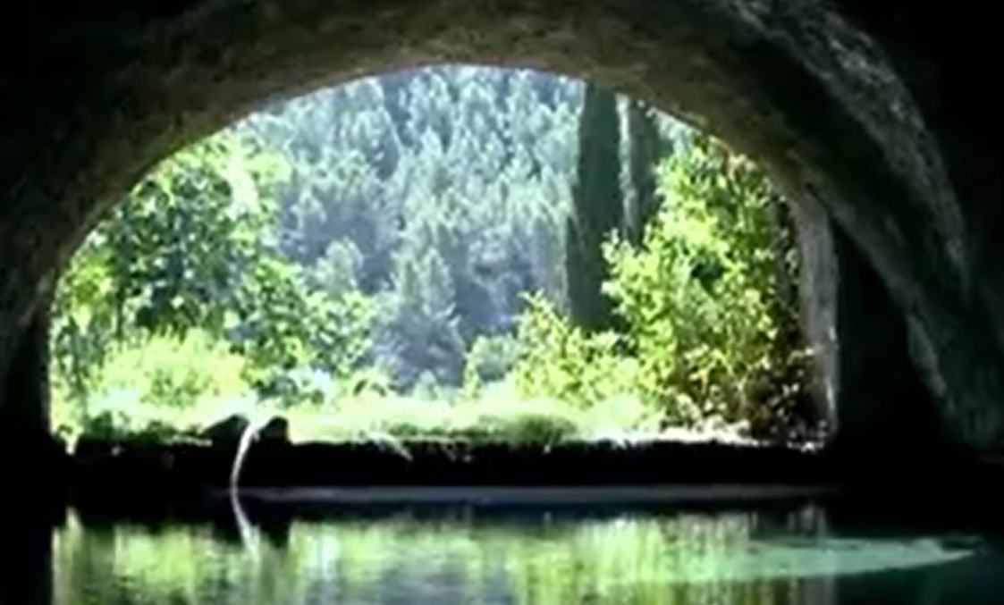 Höhlensee.jpg