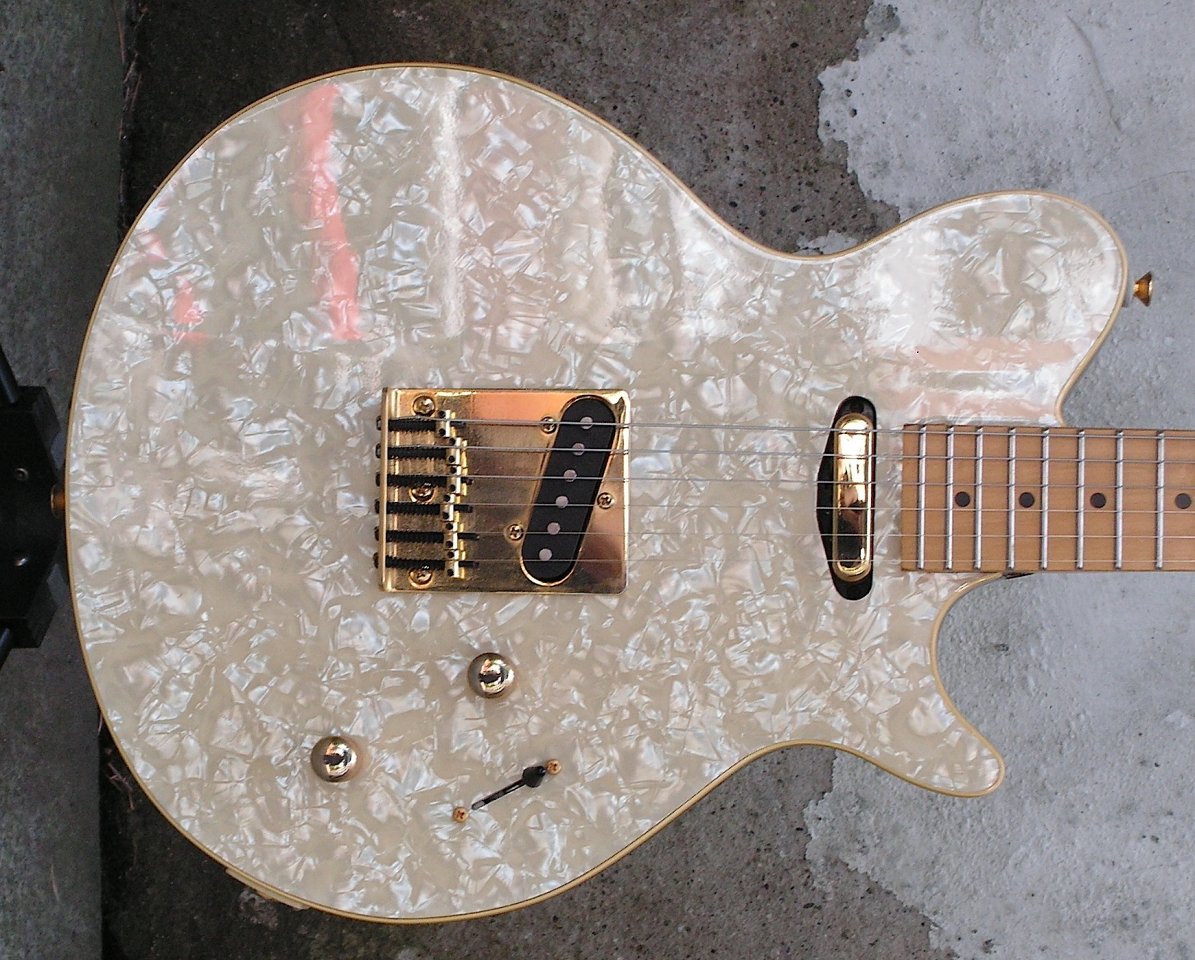 Hohner Pearl 90s body.jpg