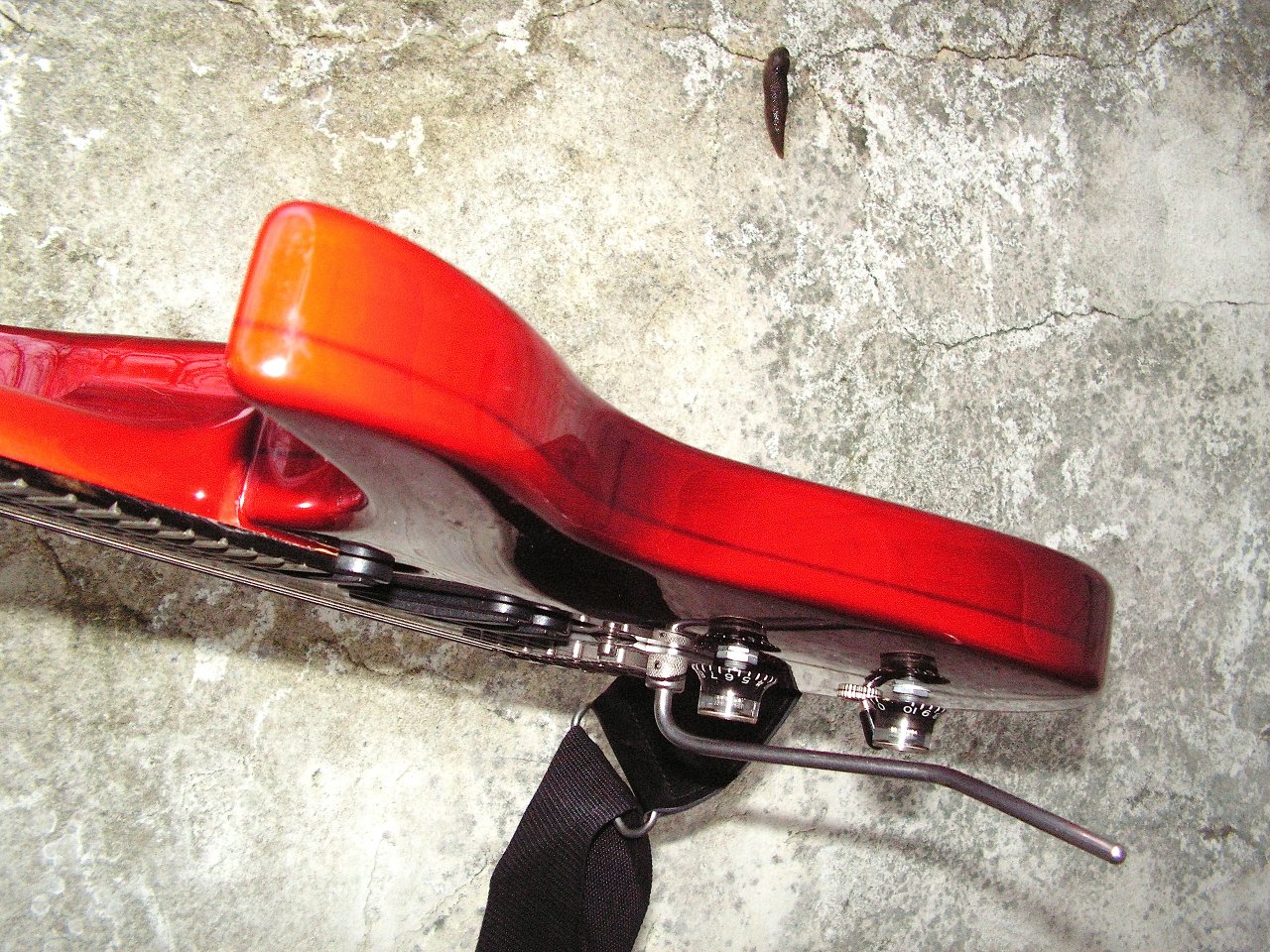 Hohner Revelation ATX 0993 body detail.jpg