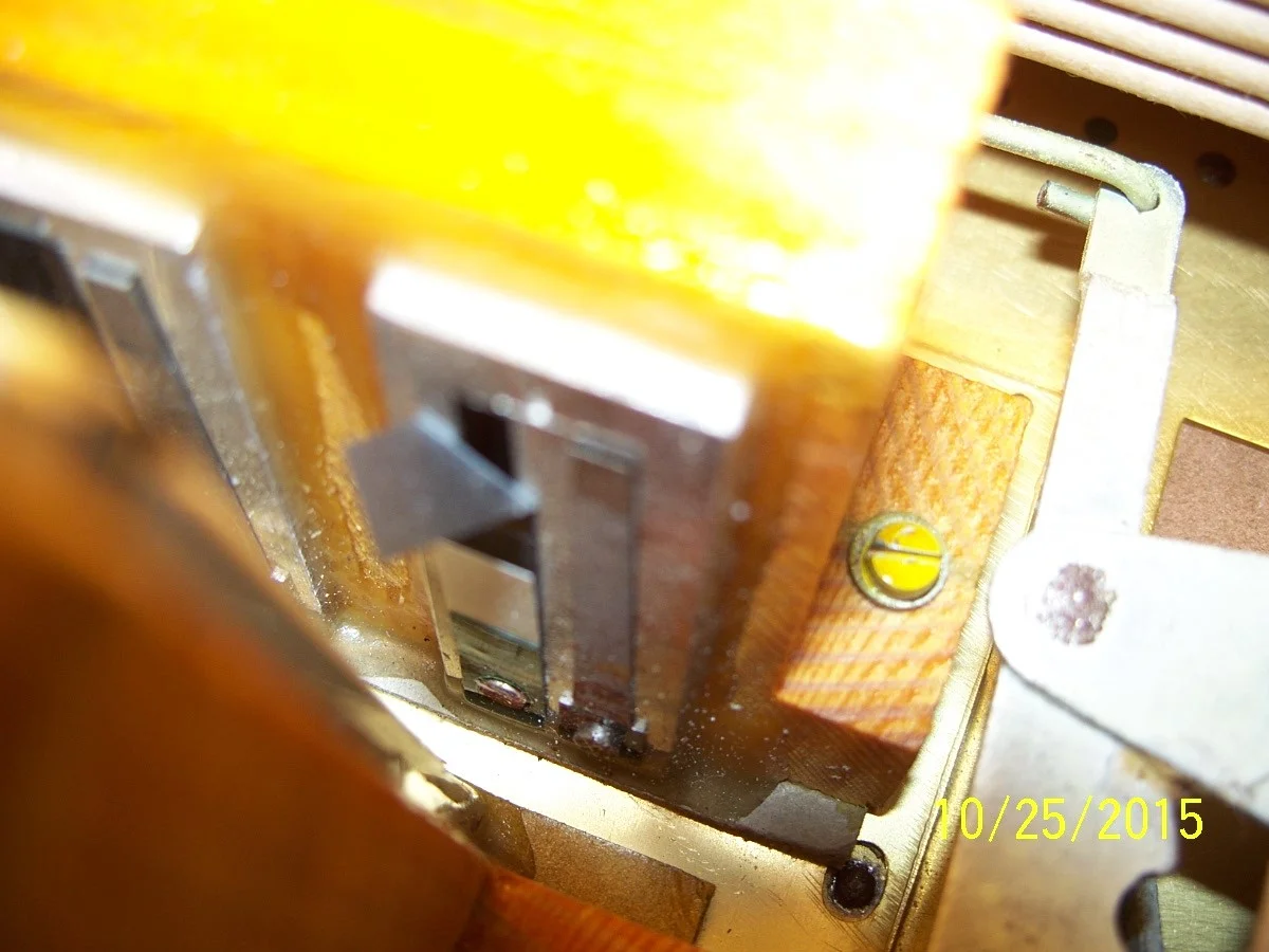 HohnerLuciaIIIP-Stimmzungen-Schrauben 006.webp