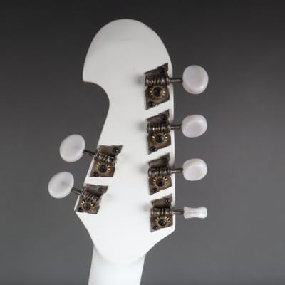 Hsin Mi_headstock.jpg