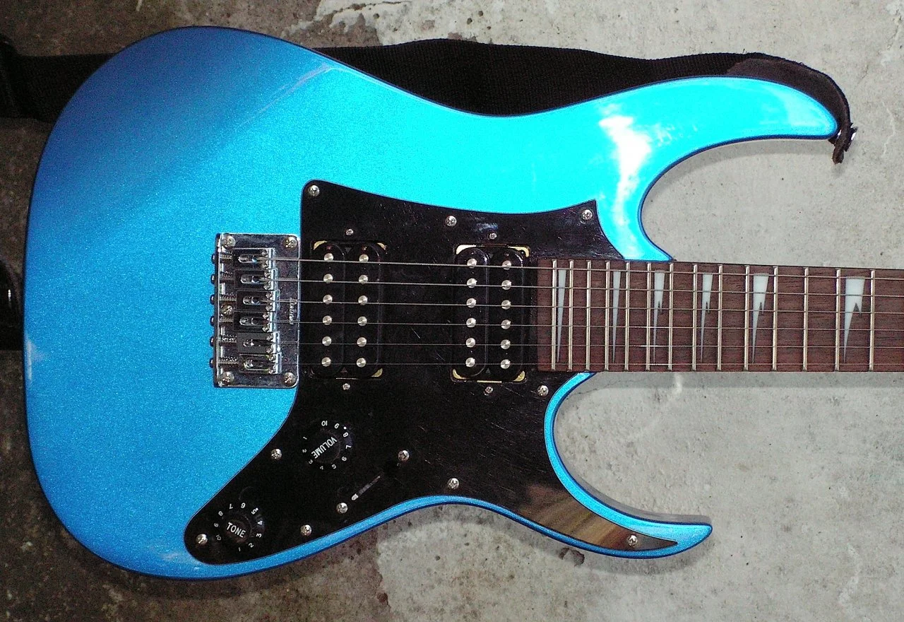 Ibanez Gio Mikro GRGM21 BMB (BeamBlue) GB body.jpg