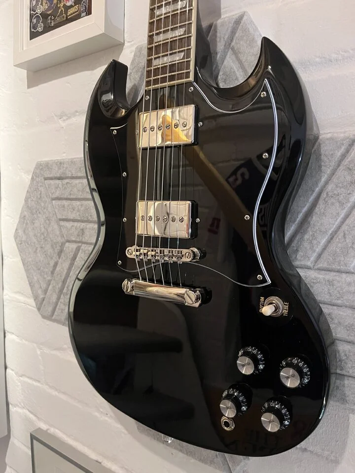 Epi SG Standard mit zwei PhatCat P90s