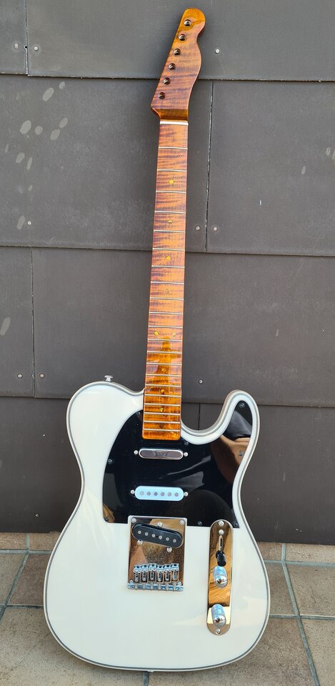 J&D Telecaster Deluxe 01_K.jpg