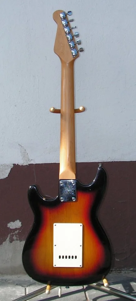 Johnson 3:4 Mini Strat back.jpg