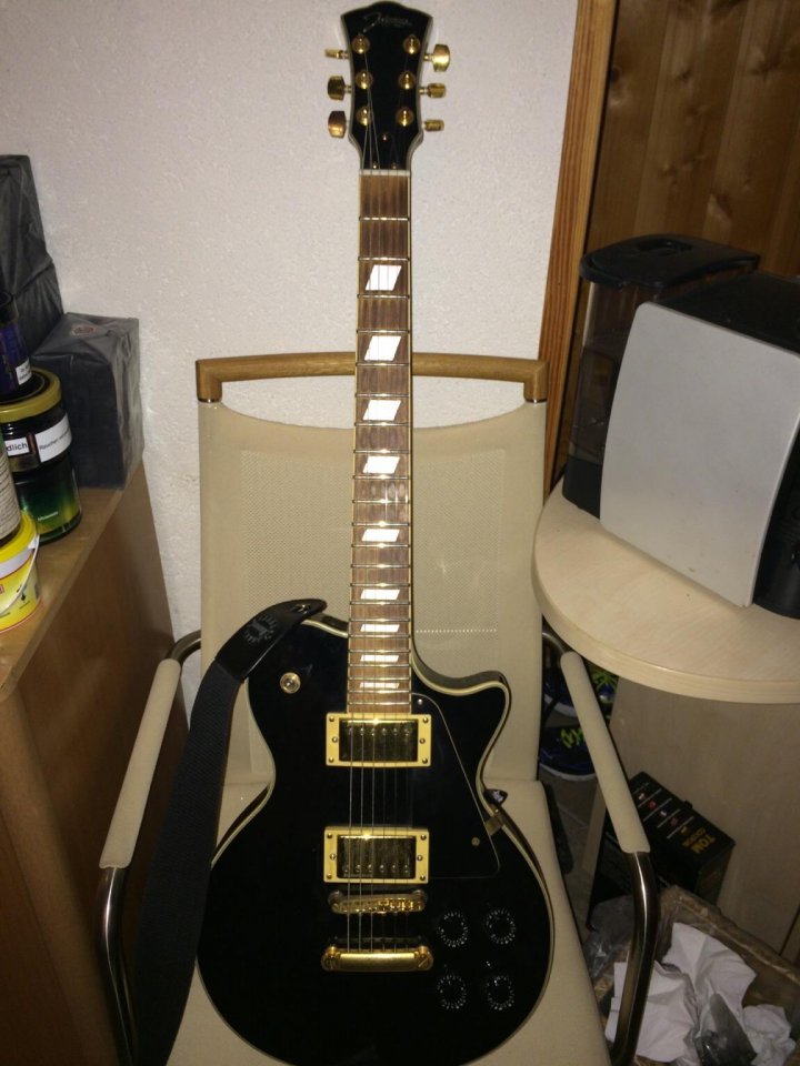 Johnson-Les-Paul-E-Gitarre-Ibanez-15W-Combo.jpg