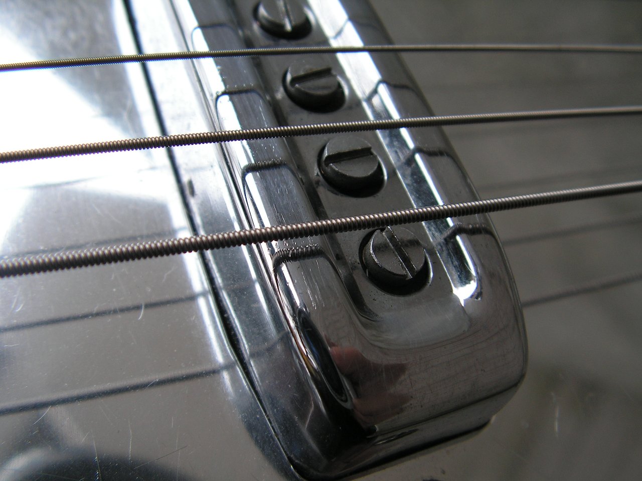 Kawai S-70 1968 pickup style 02.jpg