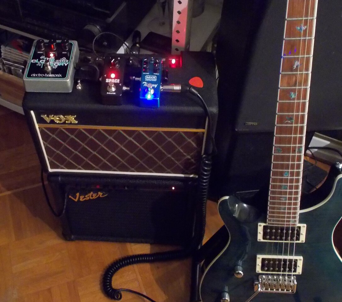 kingbritt bedroom2.JPG