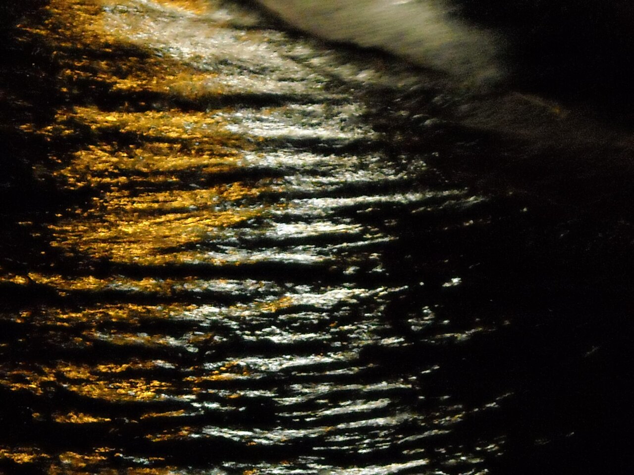 kingbritt Lichter im Fluss.jpg