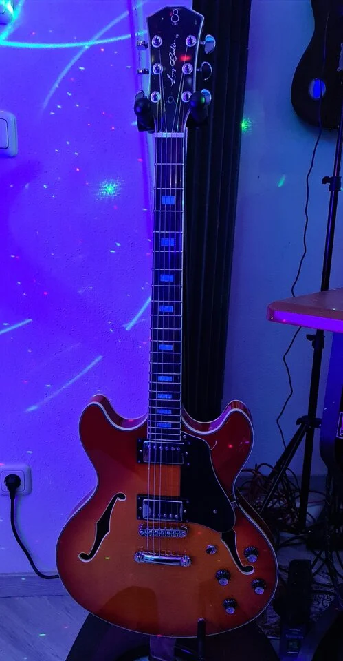 Larry Carlton H7.jpg