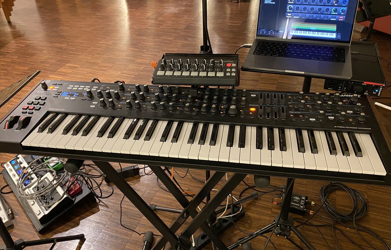 LIVE 1.jpg