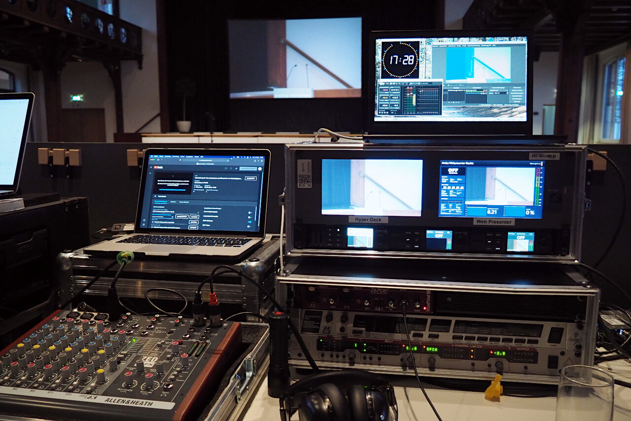 livestream-hybrid-event-2-mb.jpg