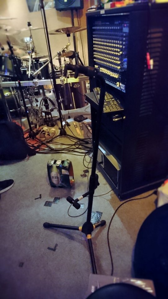 Luftgitarre (2).JPG